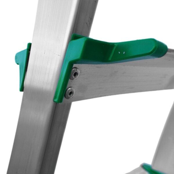 Detalle peldano escalera de aluminio domestica PRO 3 a 8 peldanos