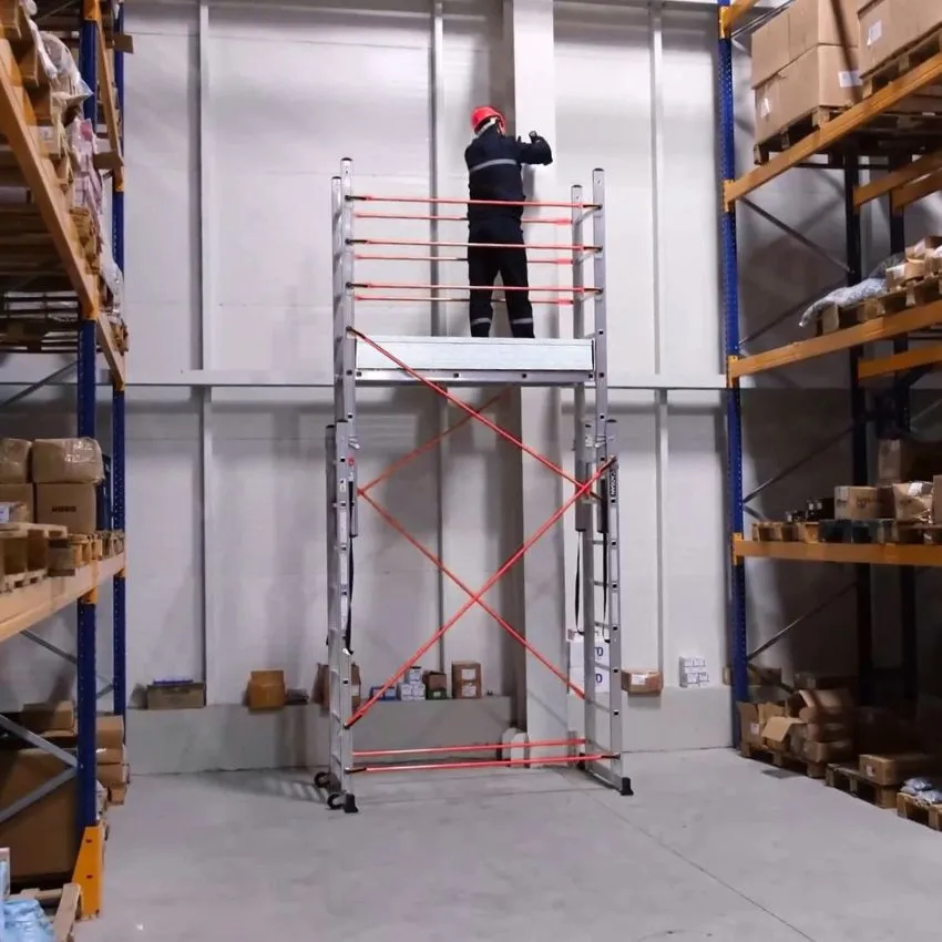 Andamio plataforma portátil convertible en escalera (155x45 cm) con operario en almacén